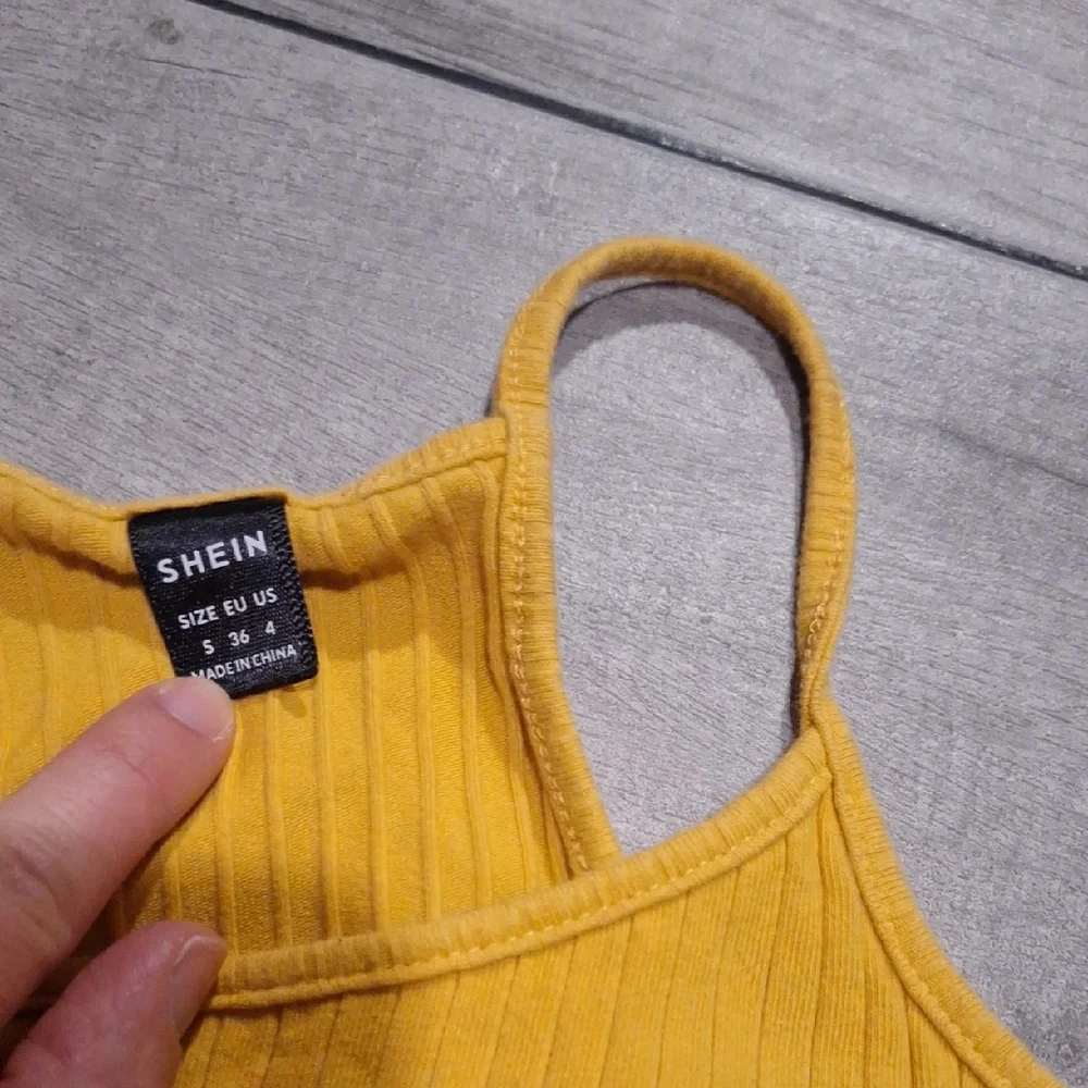 🐣SHEIN Yellow Ribbed Spaghetti Strap Top🍕💐